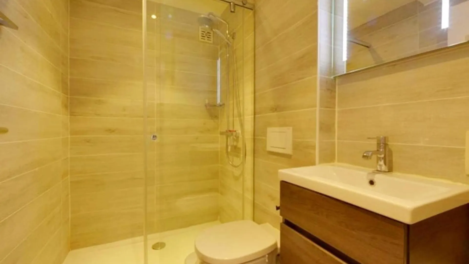 Beautiful 3-Bedroom Apartment With Sea View Middelkerke 0*,