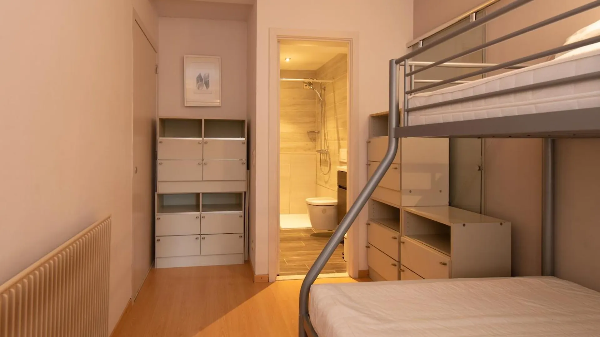 Beautiful 3-Bedroom Apartment With Sea View Middelkerke Bélgica