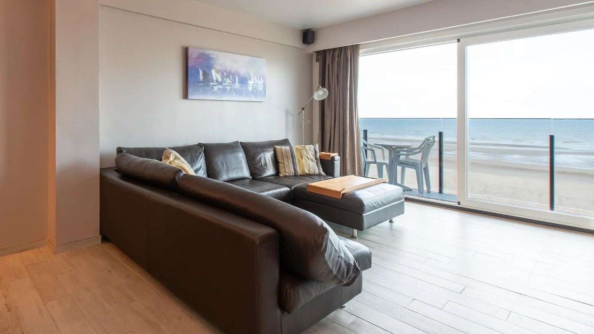 Beautiful 3-Bedroom Apartment With Sea View Middelkerke