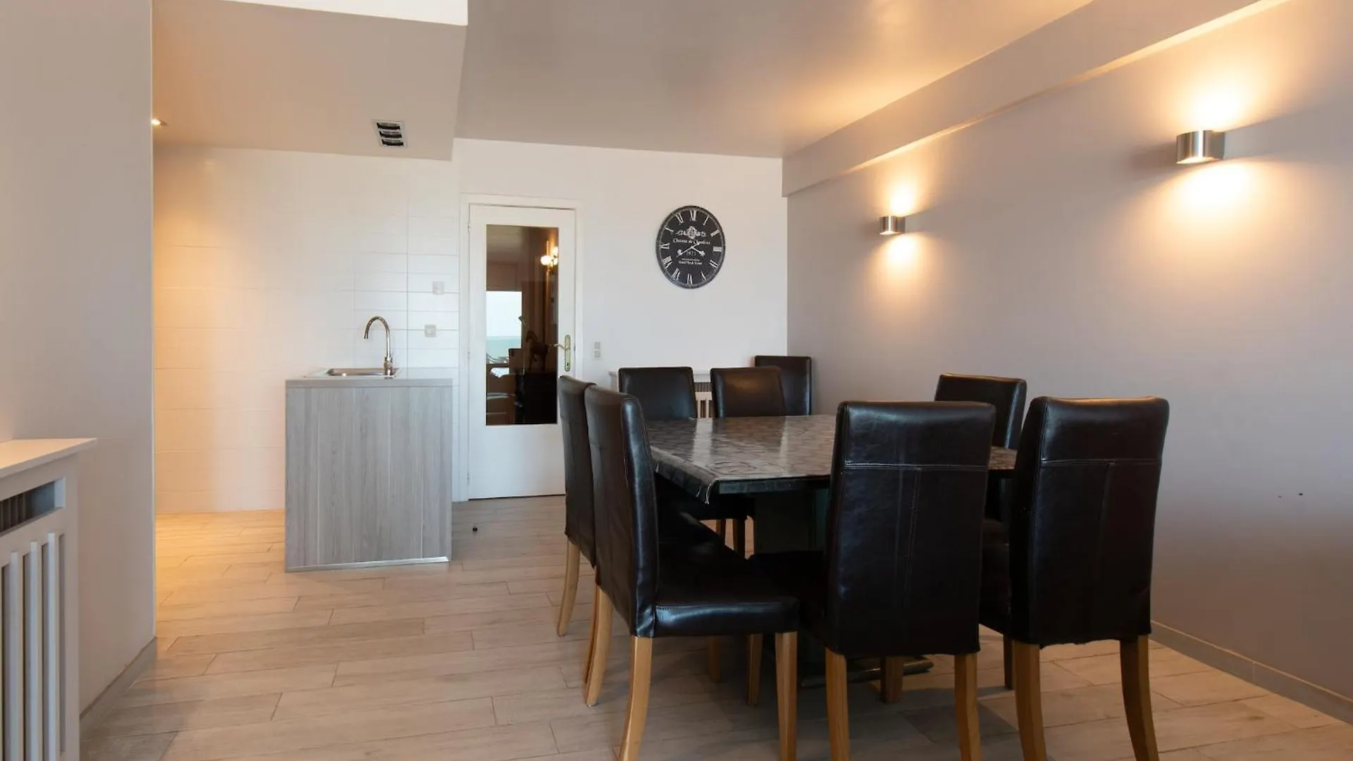 Beautiful 3-Bedroom Apartment With Sea View Middelkerke